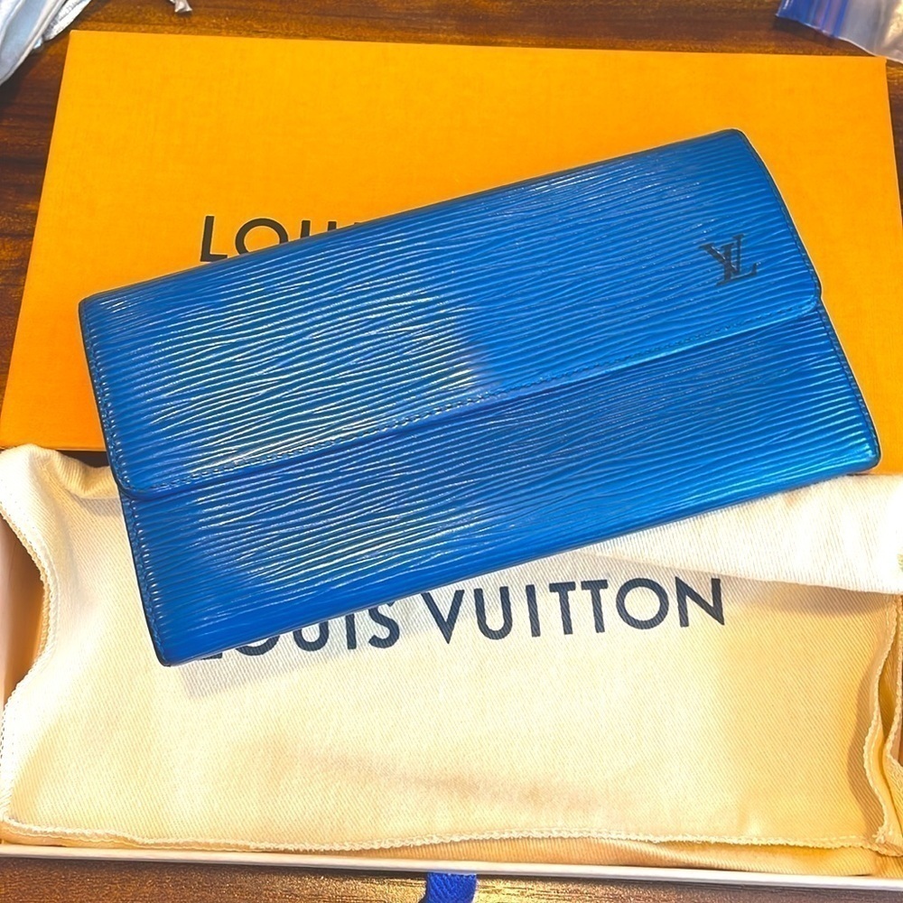 Louis Vuitton Vintage Sarah Continental Blue Epi Wallet Full Inclusion w/COA